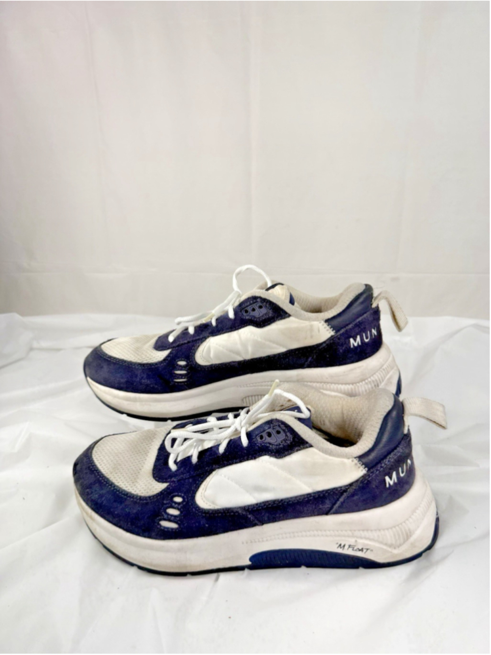 Municipal Origin Sneakers Shoes WOMENS Size 8 8.5 White Navy Blue Mark Wahlberg